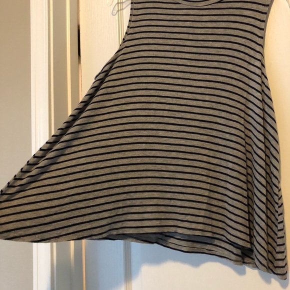 Flowy grey and navy sleeveless top - Picture 2 of 4